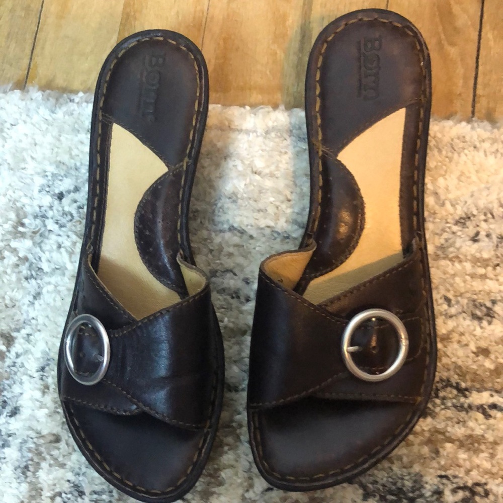 BORN brown Leather W/ silver buckle SZ 7, sandals. Small heal. Great condition